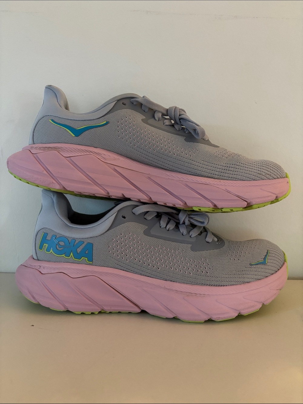 Hoka Women’s Arahi 7 Running Sneaker - Picture 3 of 7